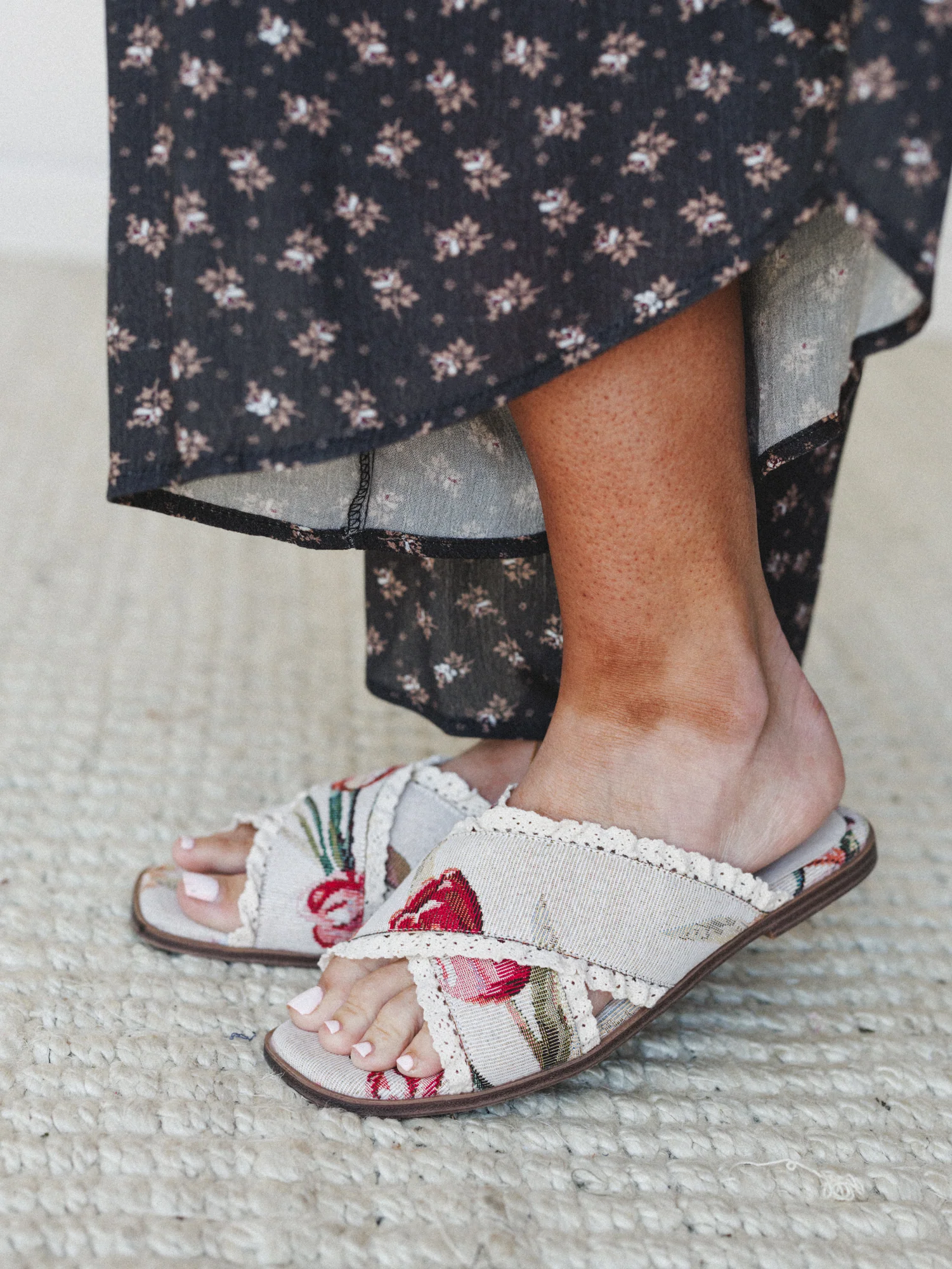 Allie Flat Sandal - Beige Tulip - Image 2