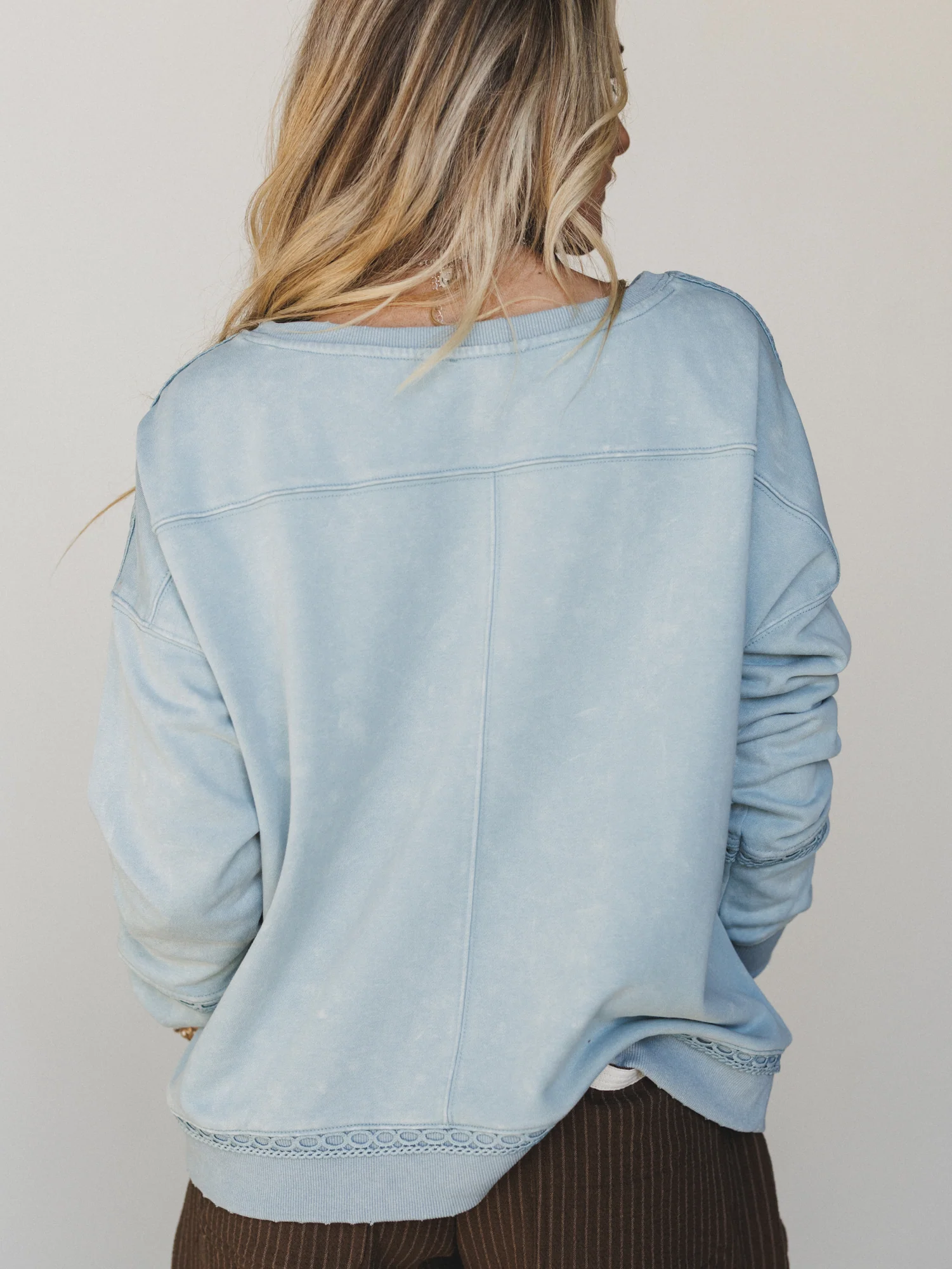 Boots Pocket Sweatshirt - Denim - Image 7