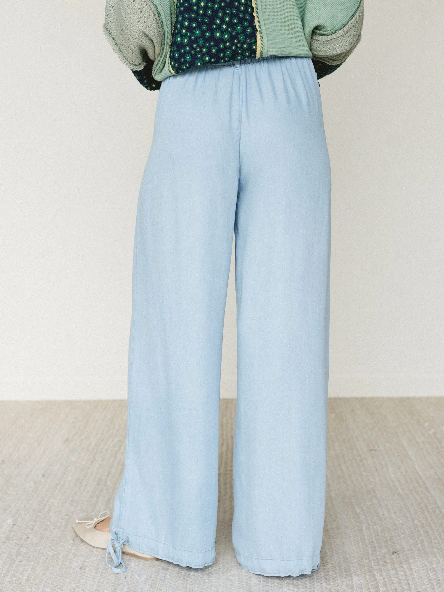 East Bay Loose Fit Cargo Jeans - Light Wash - Image 6