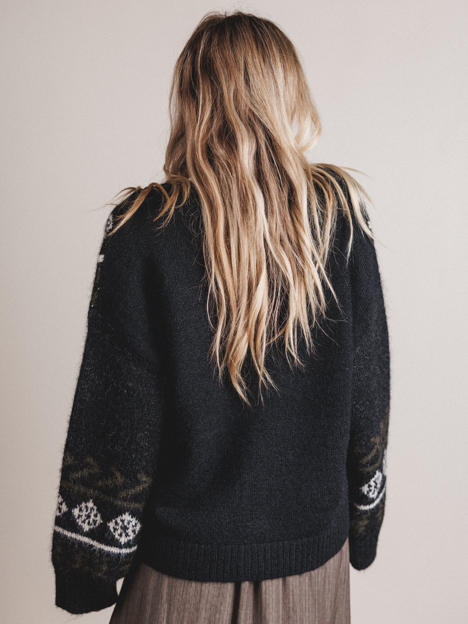 Fall Gaze Sweater - Black - Image 4