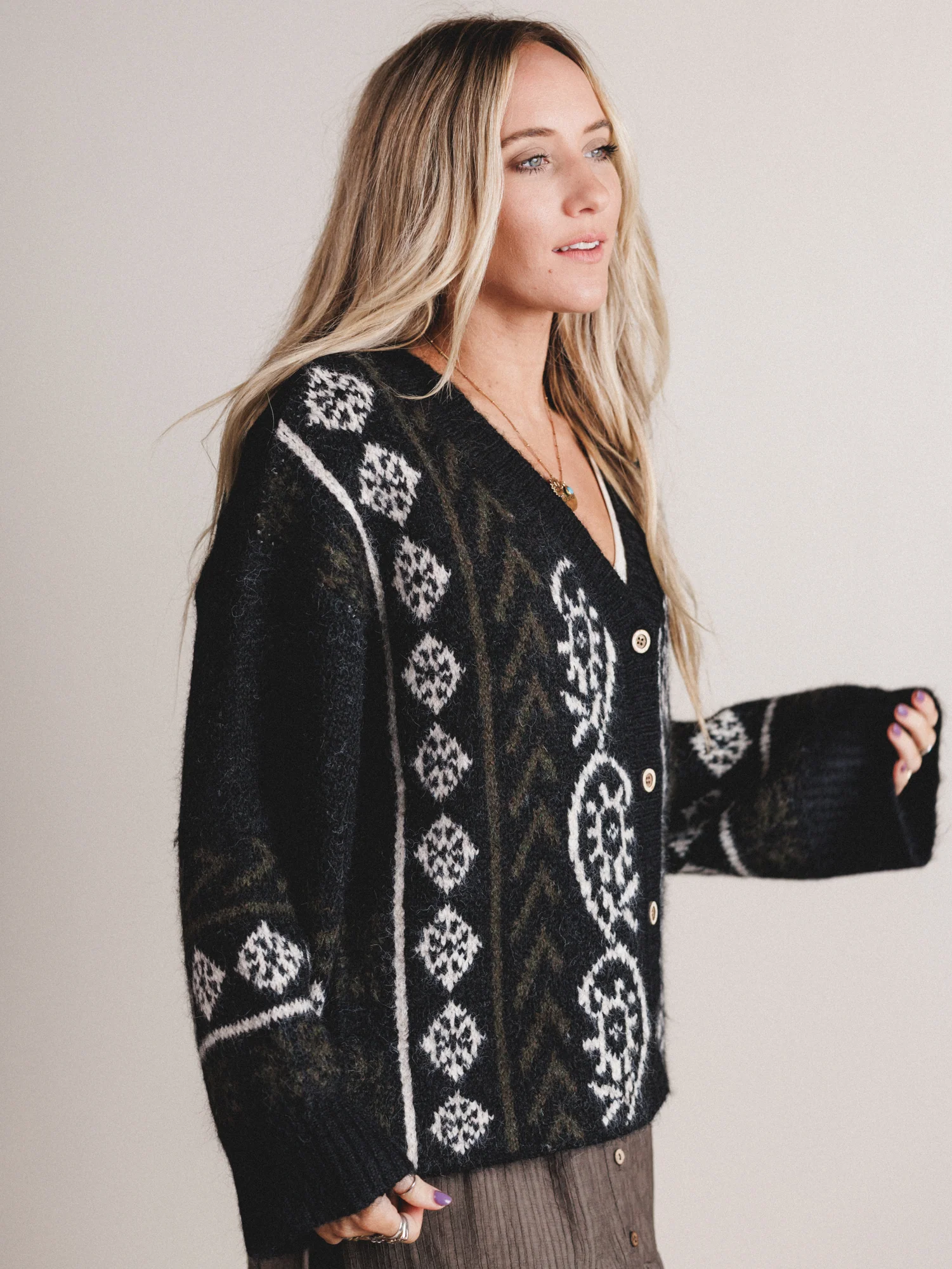 Fall Gaze Sweater - Black - Image 5