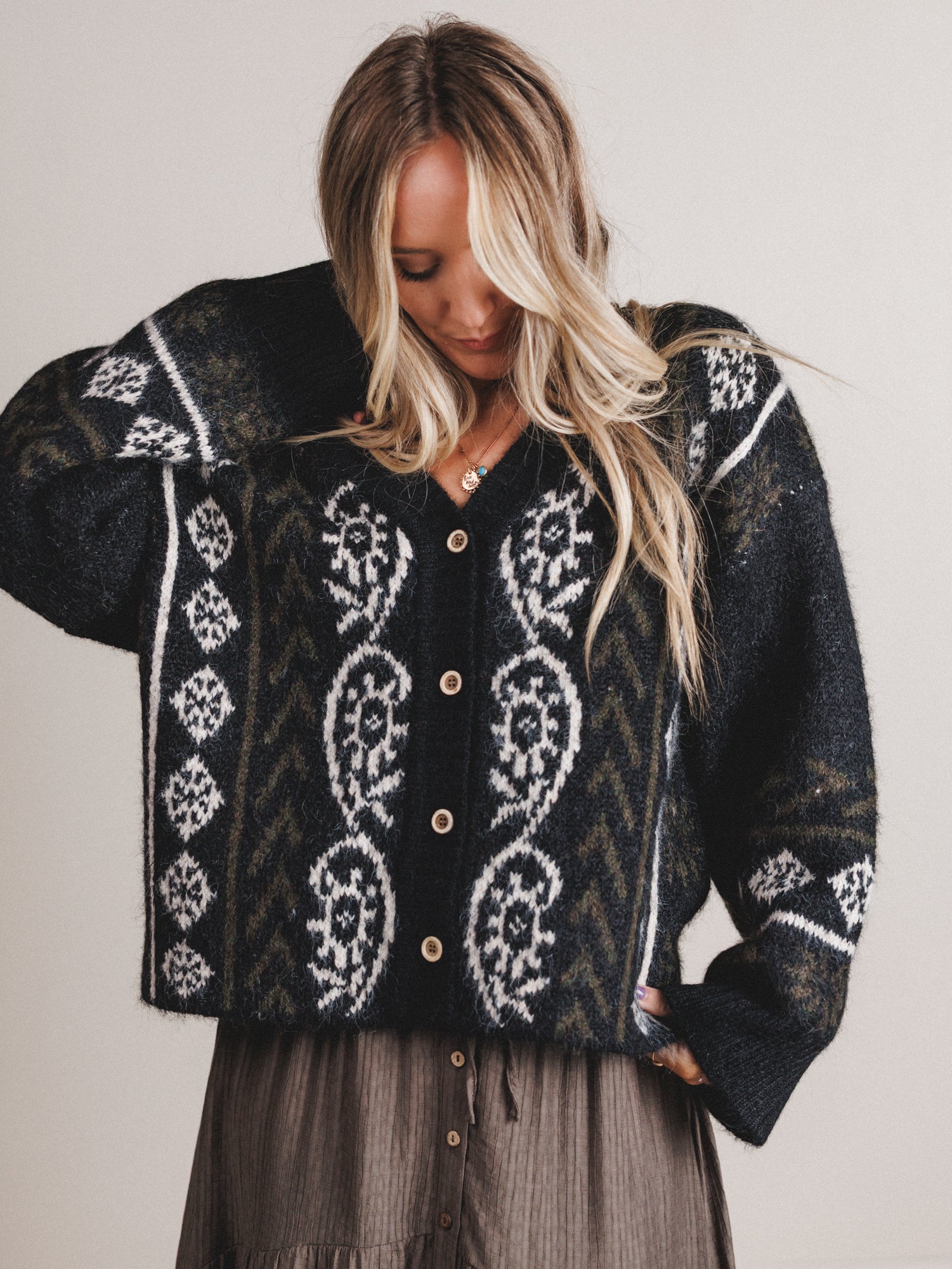 Fall Gaze Sweater - Black - Image 6