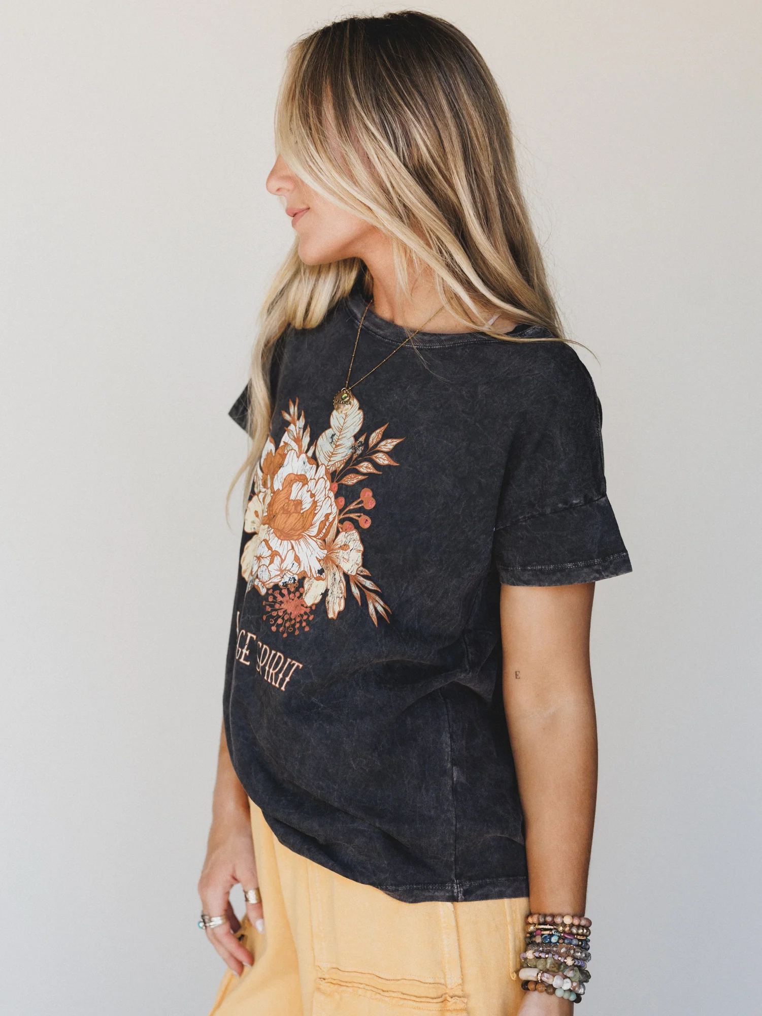 Floral Vintage Spirit Graphic Tee - Charcoal - Image 11