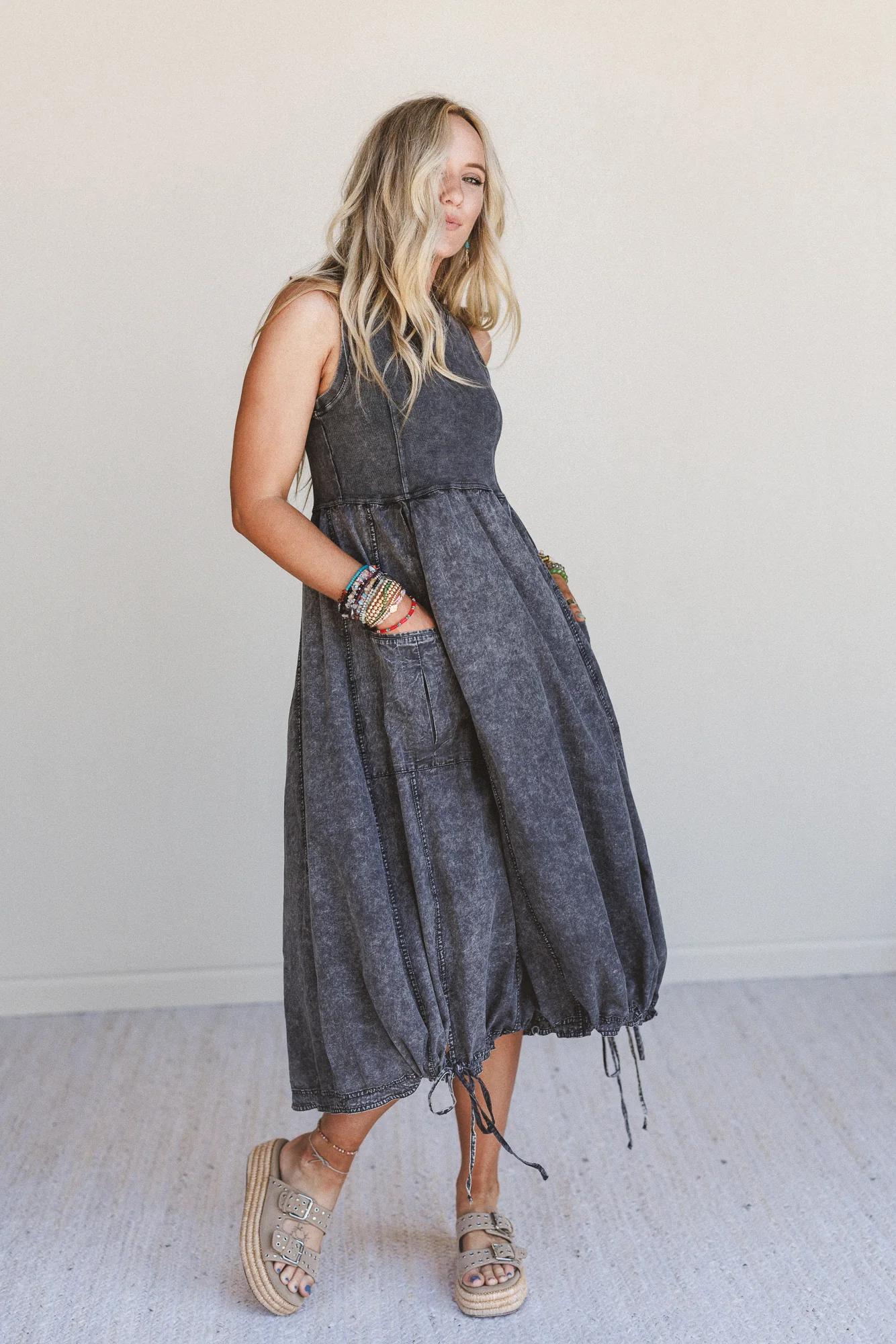 Jungle Beat Cargo Maxi Dress - Black - Image 2