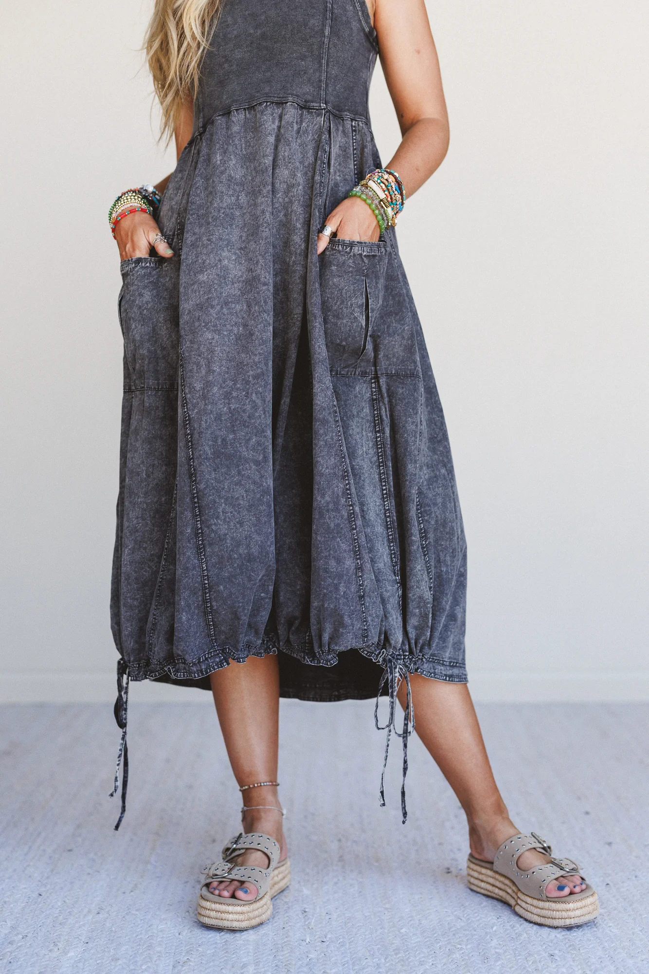 Jungle Beat Cargo Maxi Dress - Black - Image 4