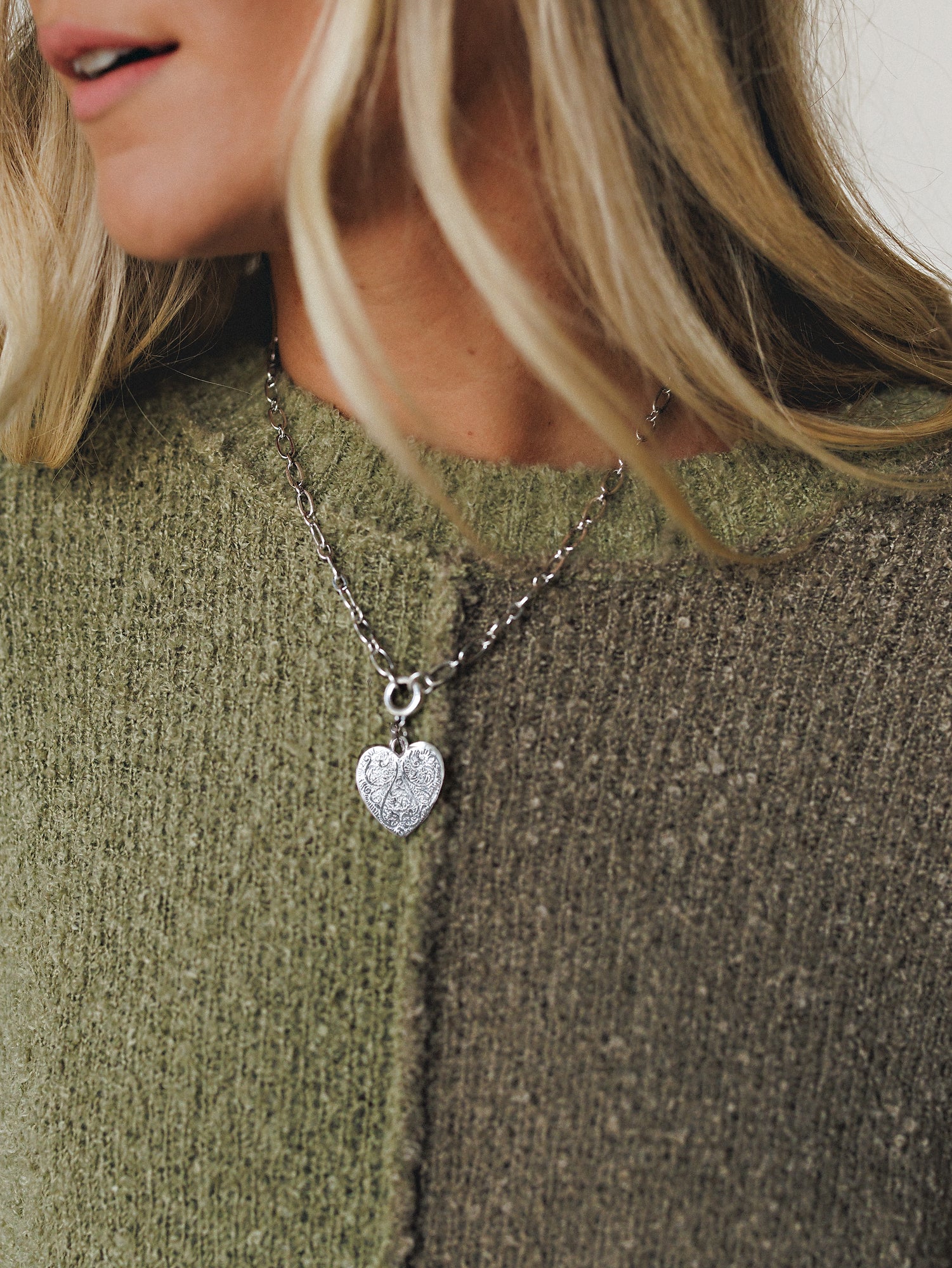 Lush Heart Necklace - Silver - Image 2