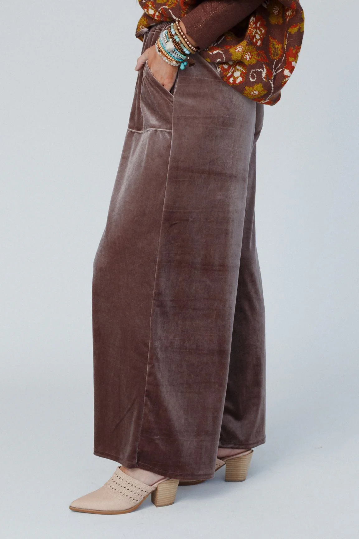 The Nest Relaxing Robin Velvet Wide Leg Pant - Coco - Image 2