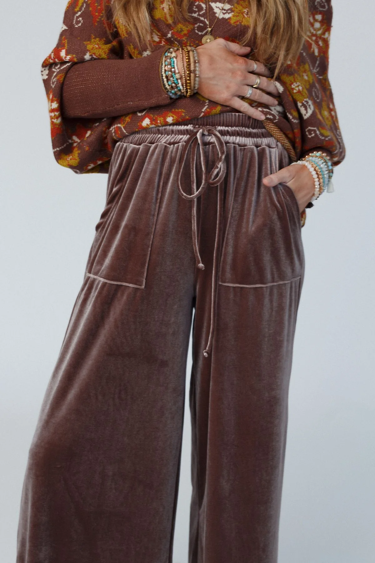 The Nest Relaxing Robin Velvet Wide Leg Pant - Coco - Image 3