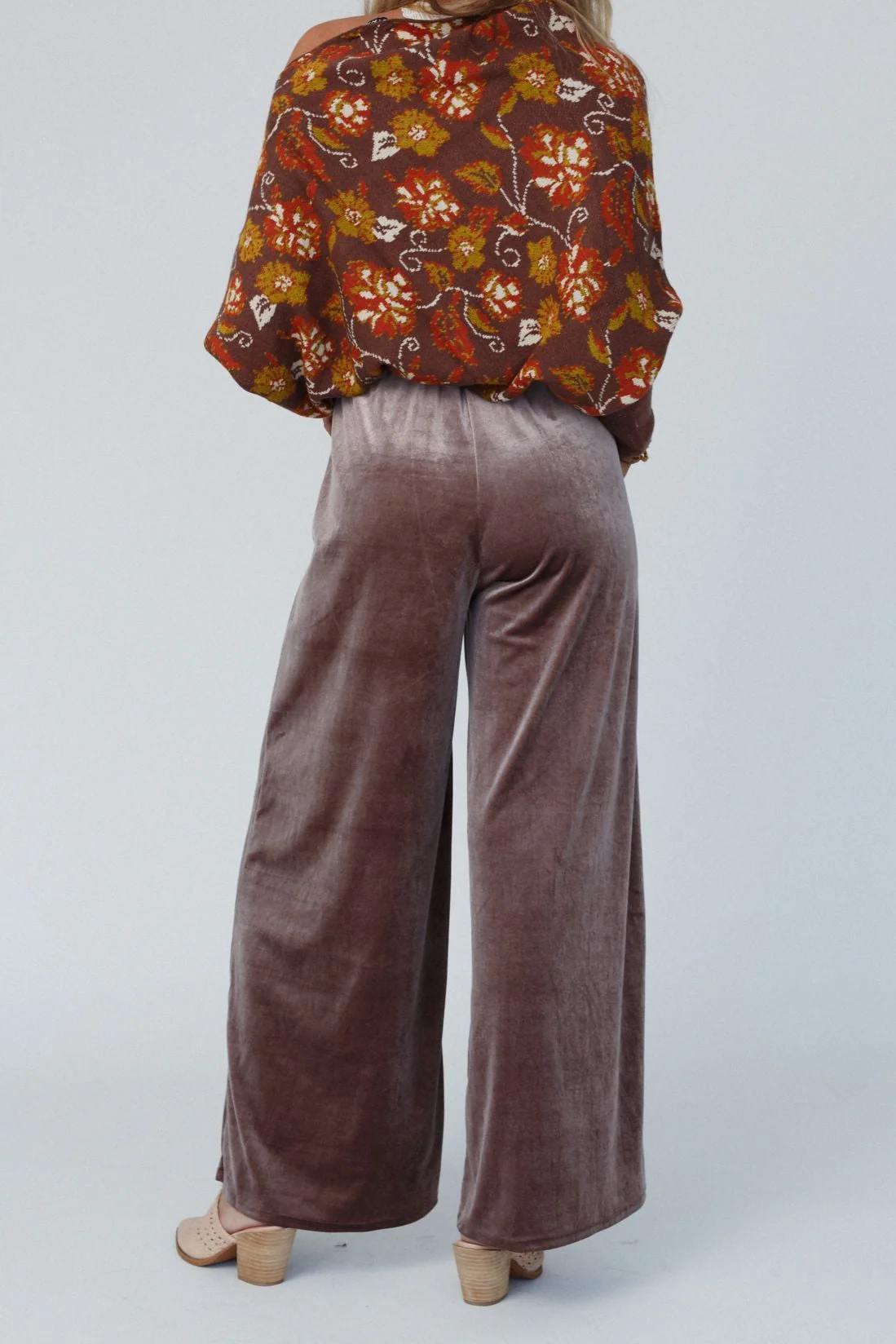 The Nest Relaxing Robin Velvet Wide Leg Pant - Coco - Image 5
