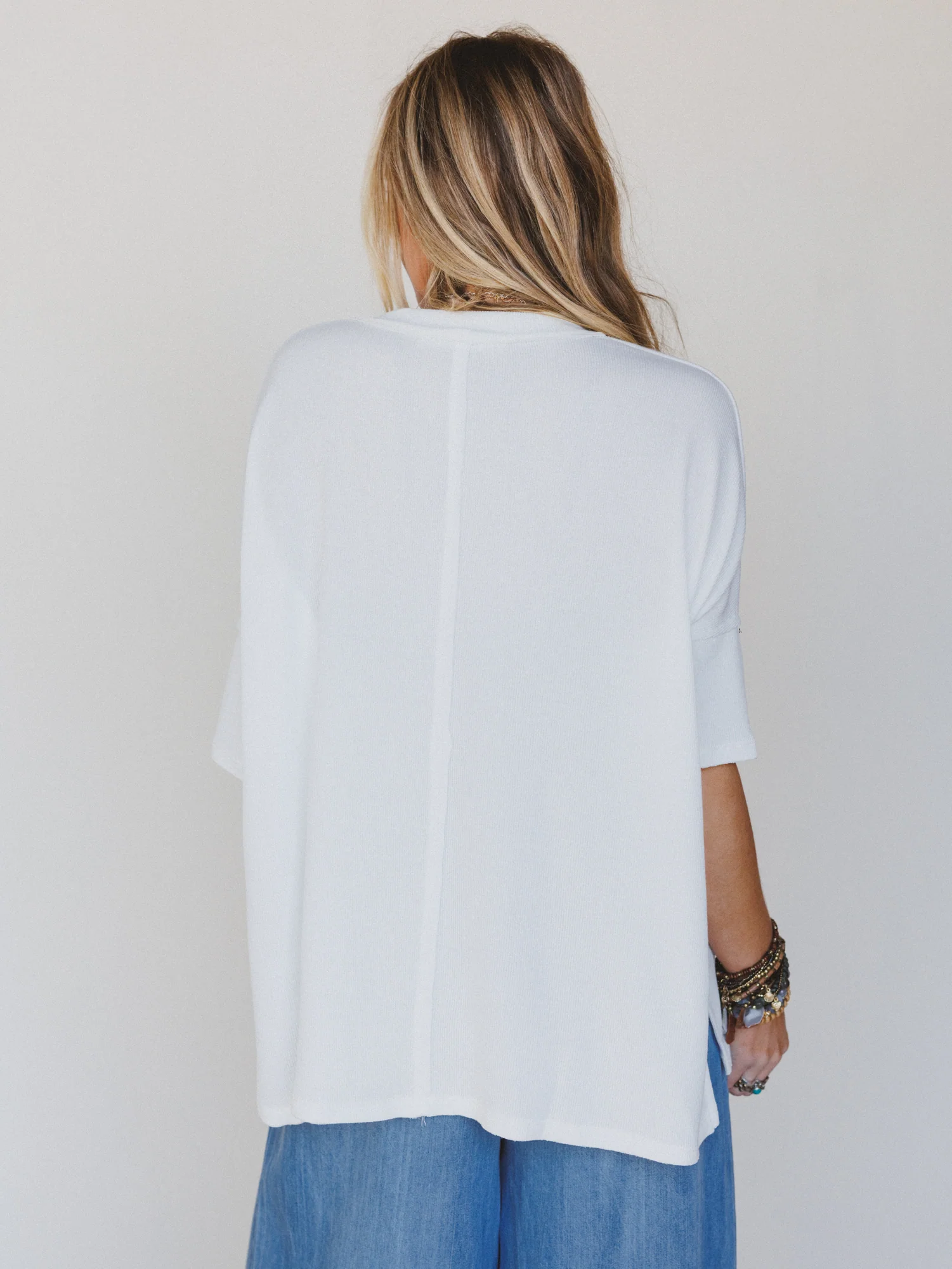 The Nest On The Go V Neck Ribbed Essential Tee - Off White - Image 4