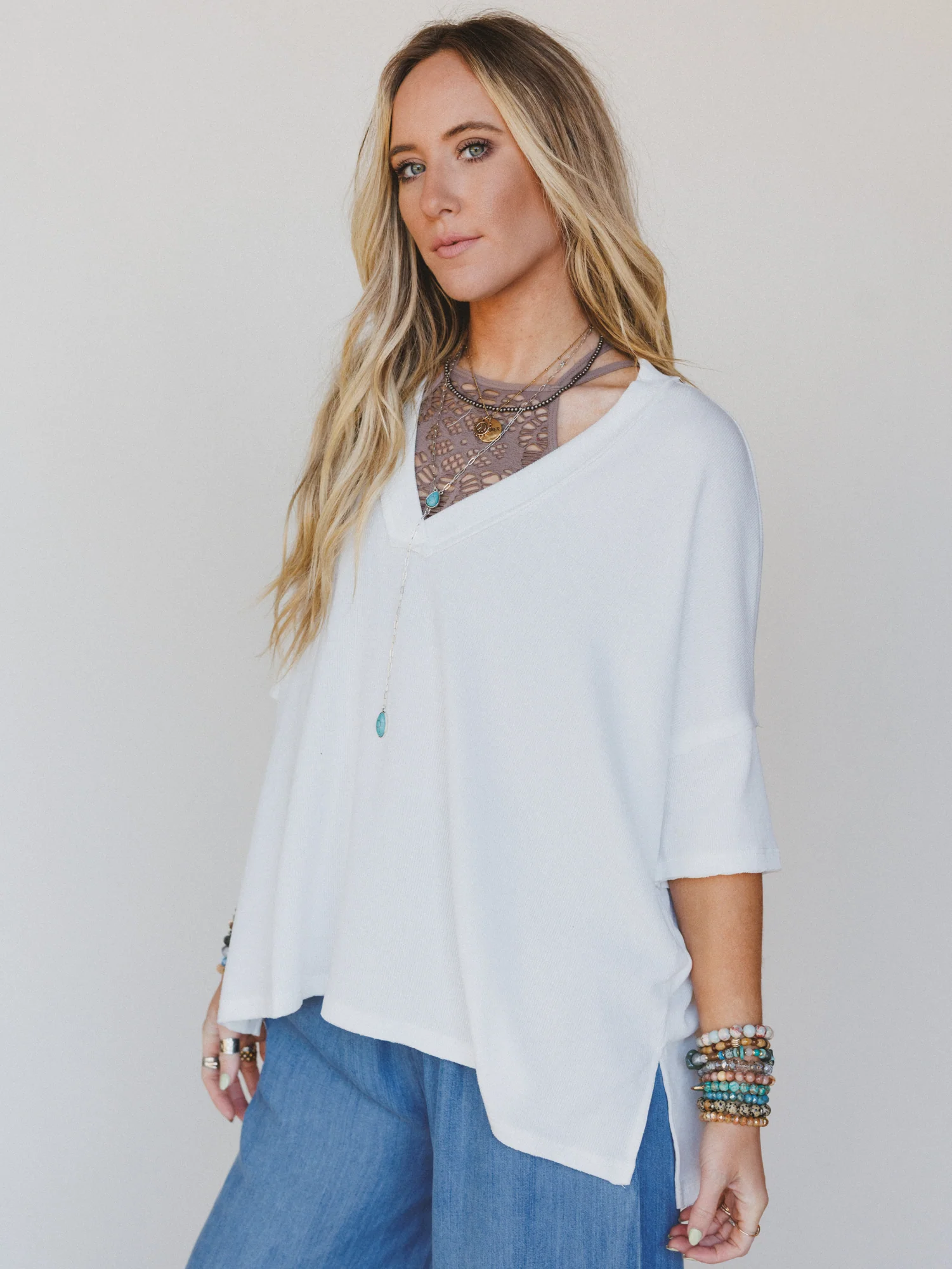 The Nest On The Go V Neck Ribbed Essential Tee - Off White - Image 5