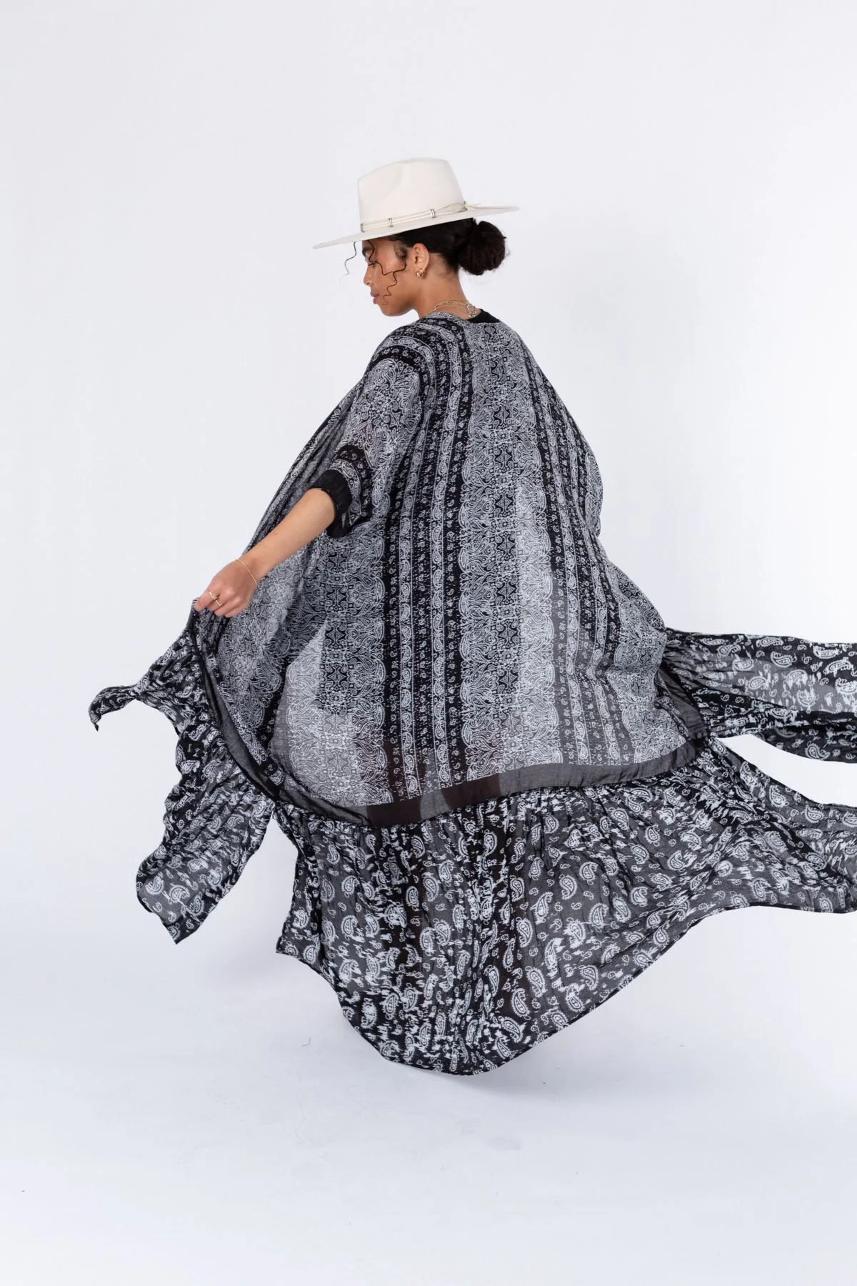 Paisley Tapestry Free Flow Duster Kimono - Black - Image 11