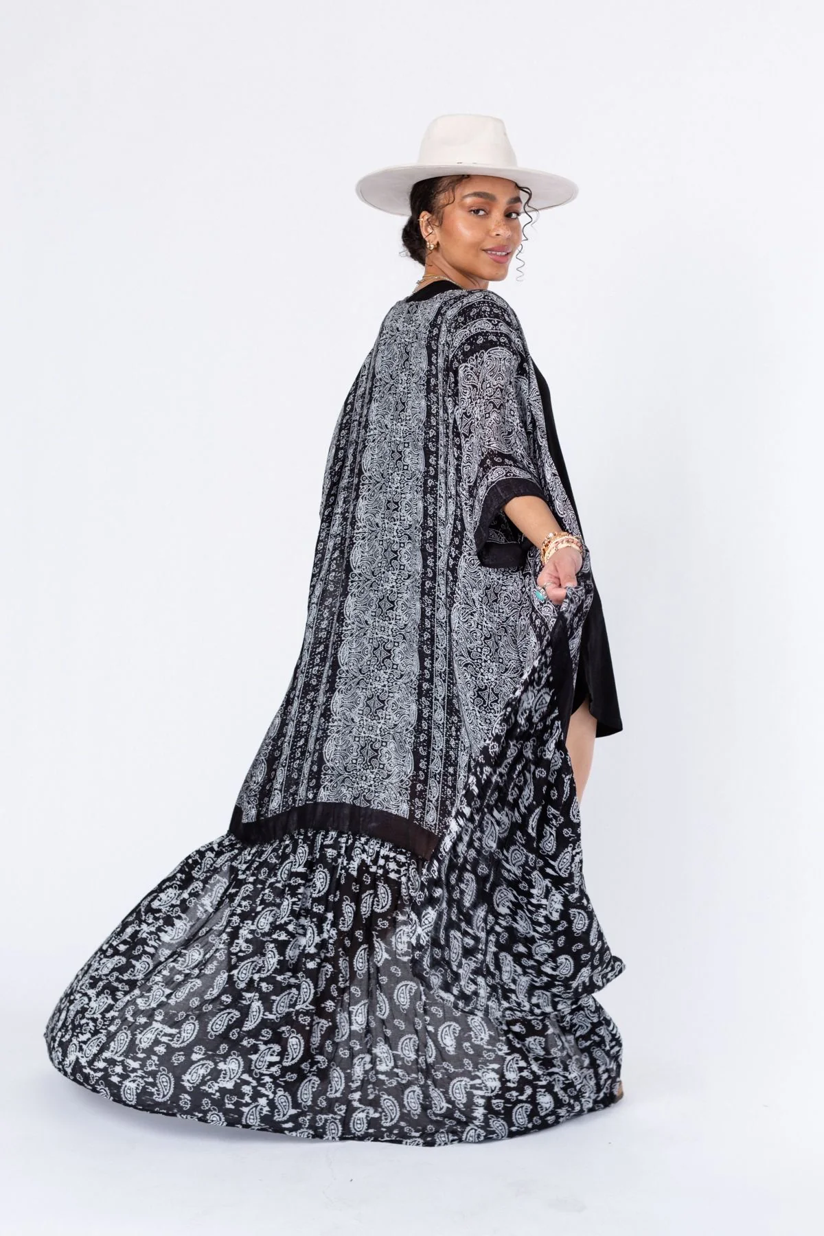 Paisley Tapestry Free Flow Duster Kimono - Black - Image 12