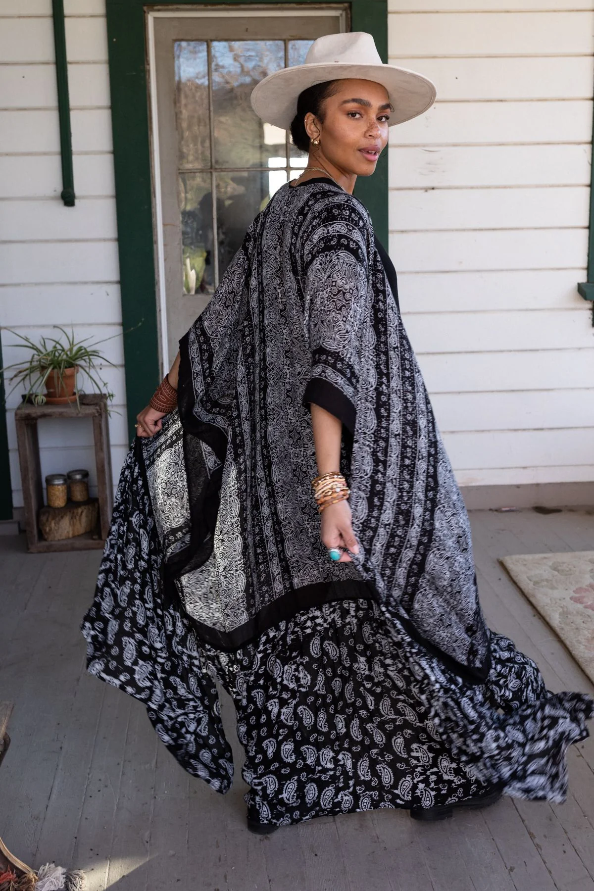 Paisley Tapestry Free Flow Duster Kimono - Black - Image 3