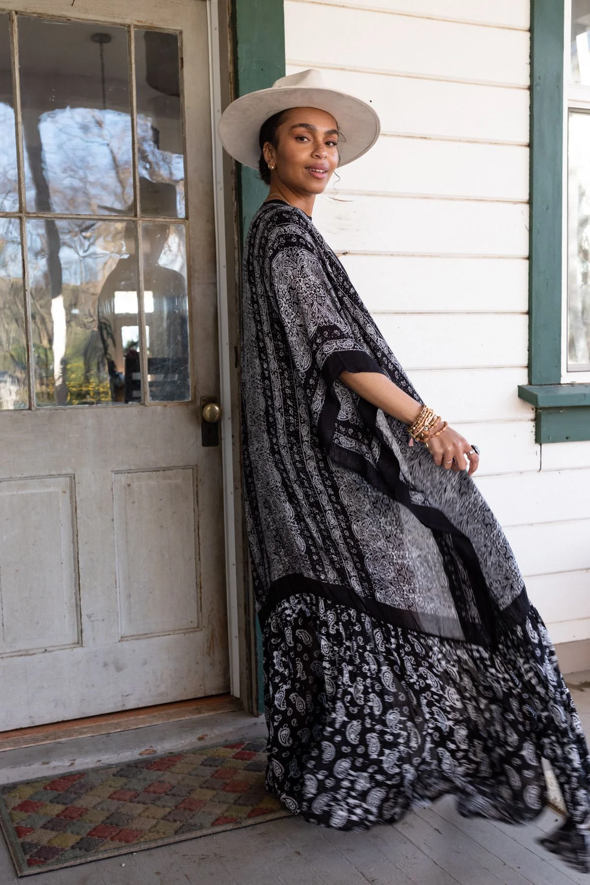 Paisley Tapestry Free Flow Duster Kimono - Black - Image 7