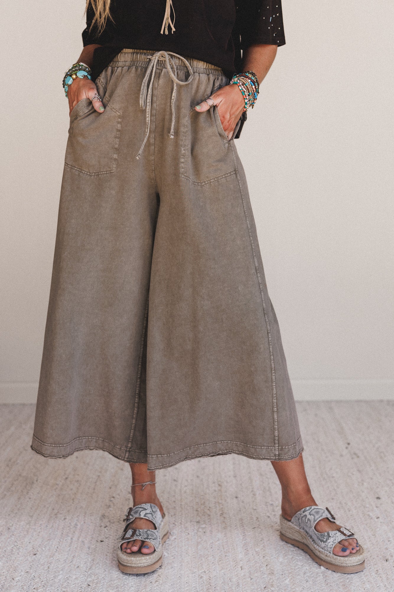 Relaxing Robin Front Pocket Wide Leg Pants - Faded Mocha - Pre Order