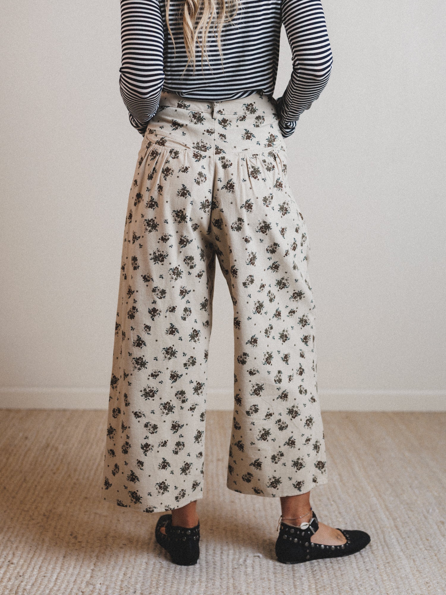 Sweet Memory Floral Pleated Pants - Natural - Image 4