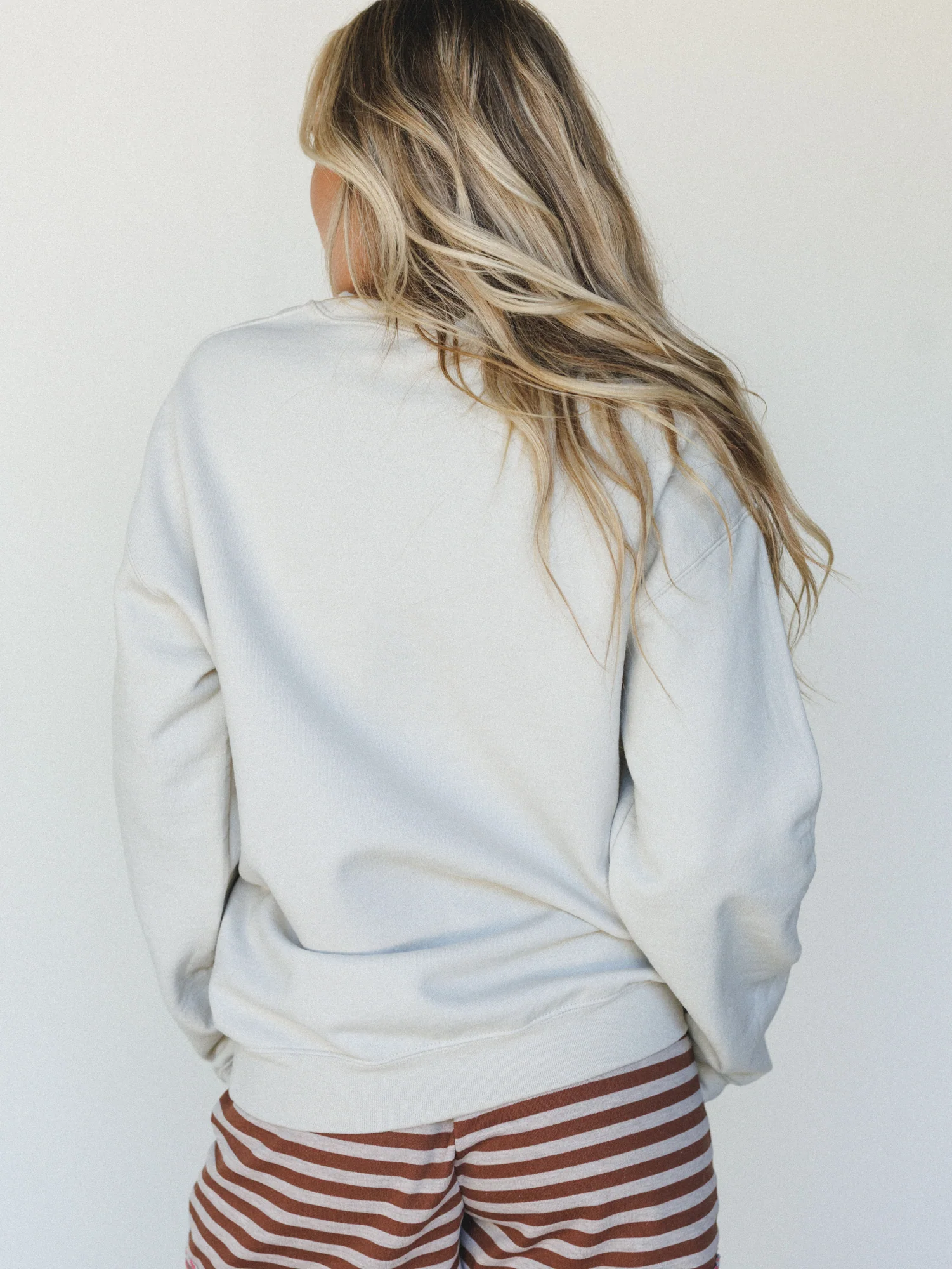 The Nest Butterfly Mama Sweatshirt - Sand - Image 5