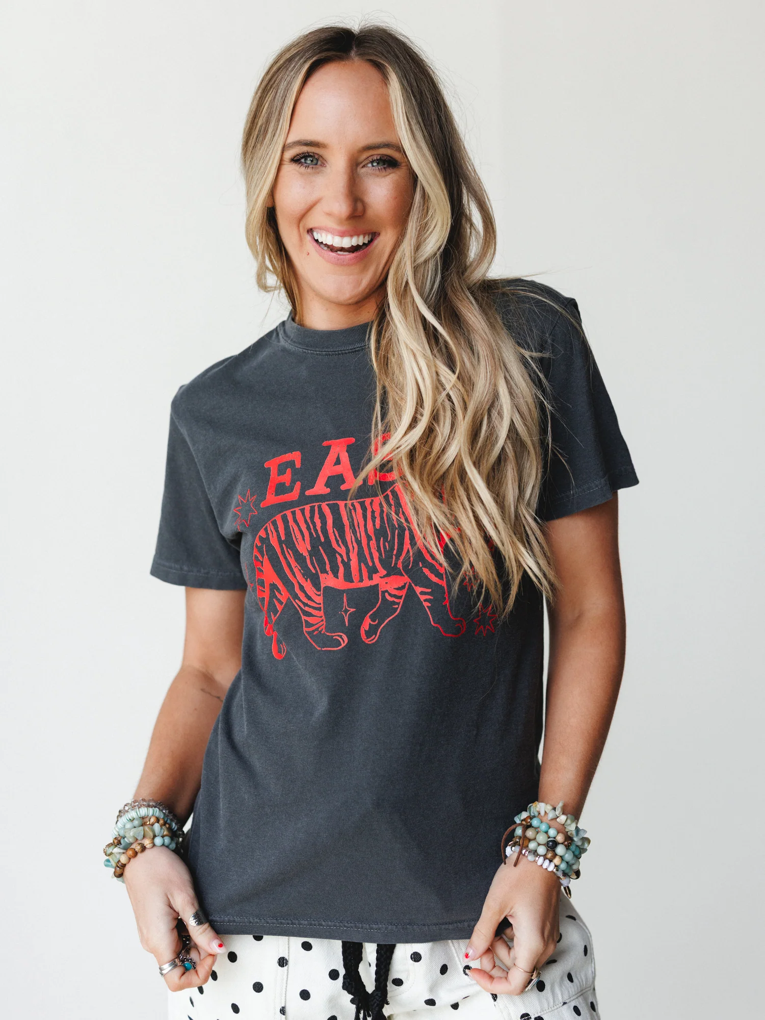 The Nest Easy Tiger Graphic Tee - Pepper - Image 2