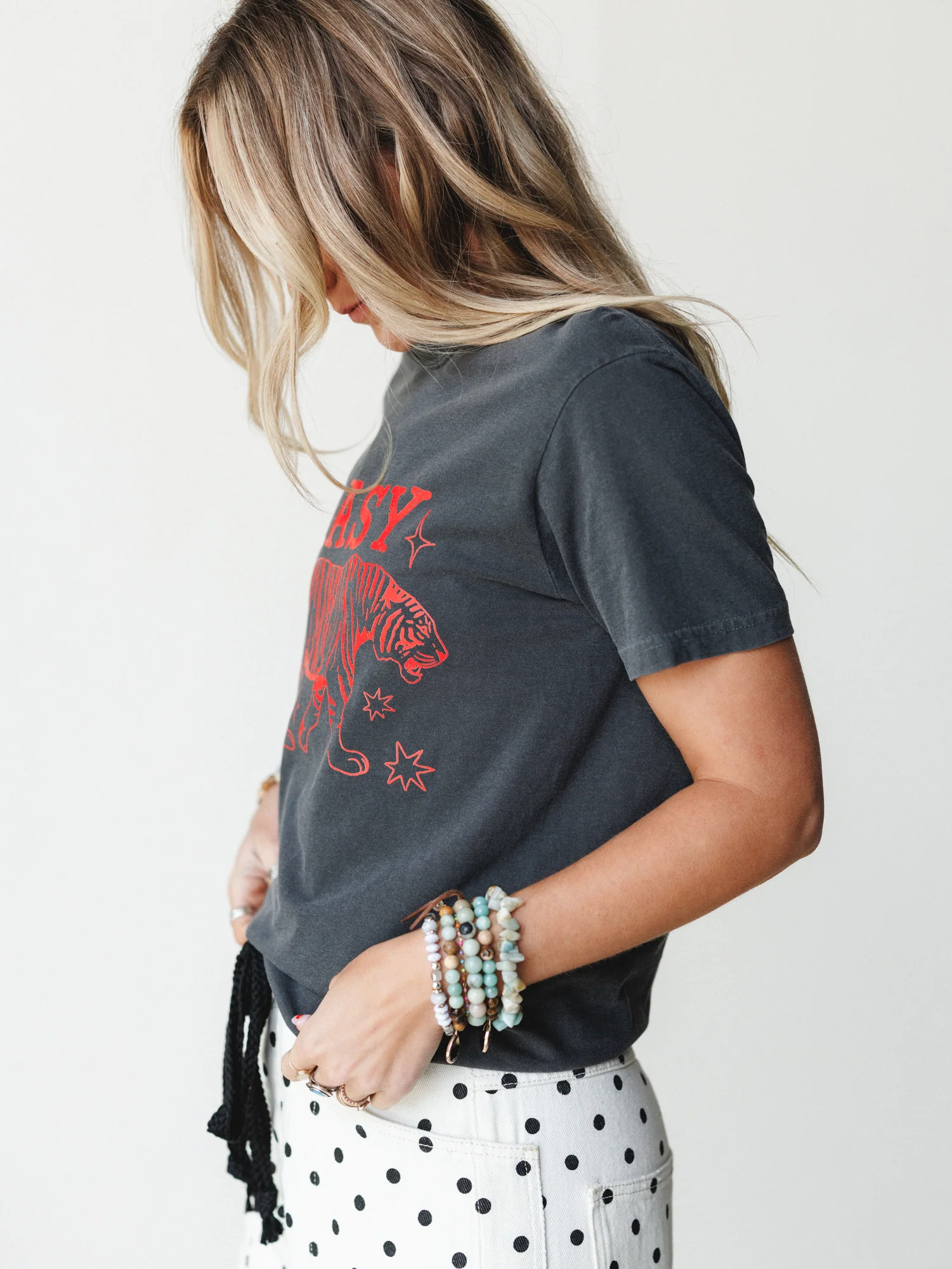 The Nest Easy Tiger Graphic Tee - Pepper - Image 3