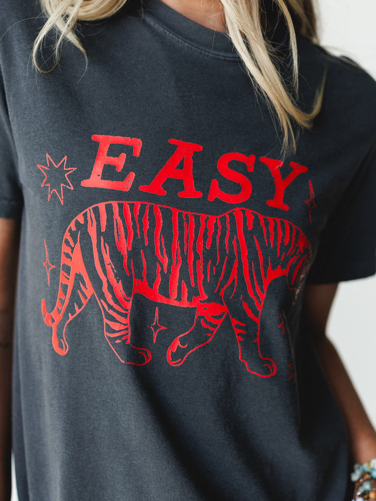 The Nest Easy Tiger Graphic Tee - Pepper - Image 4