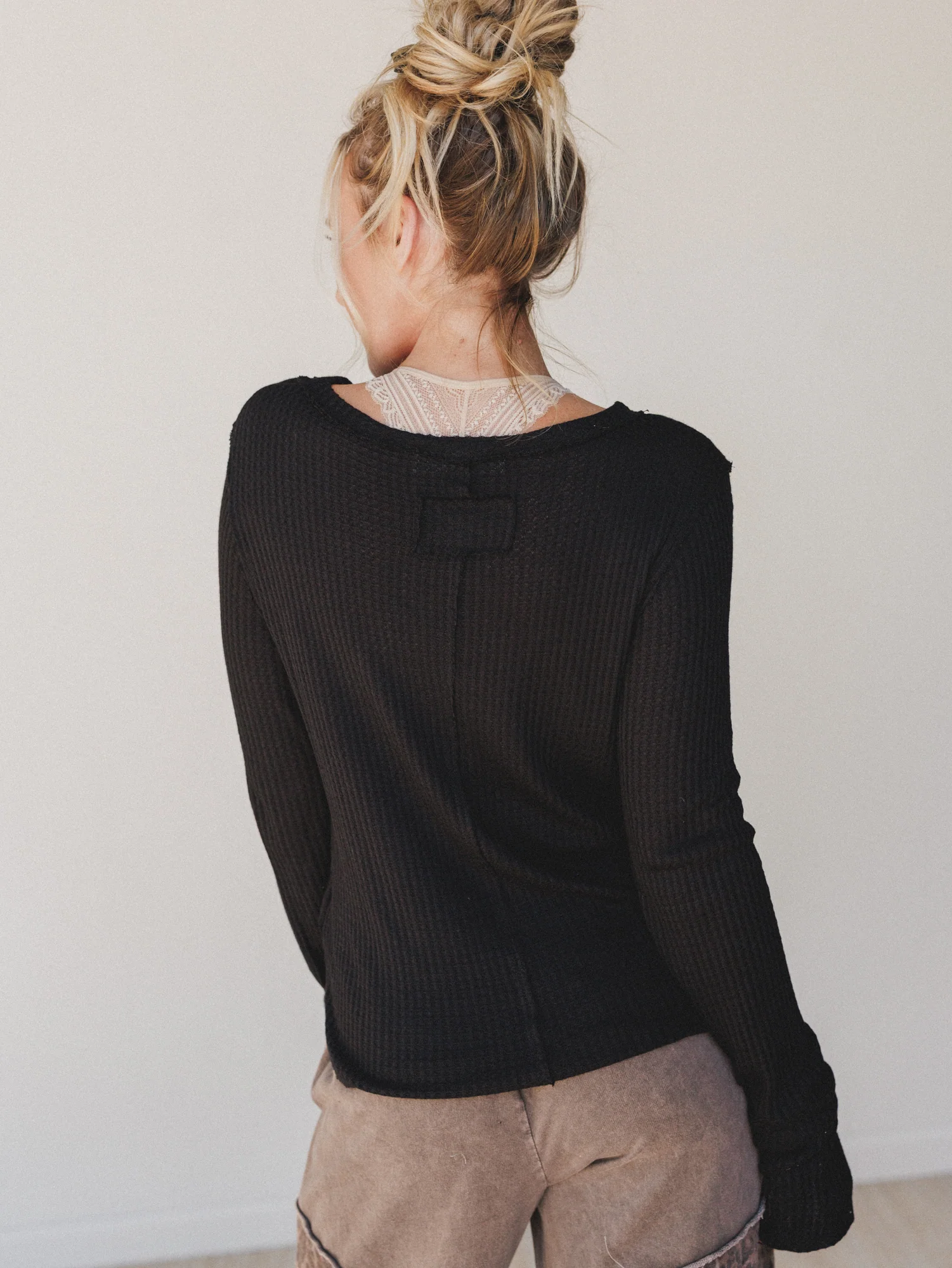 The Nest Jacqueline Waffle Long Sleeve Top - Black - Image 4