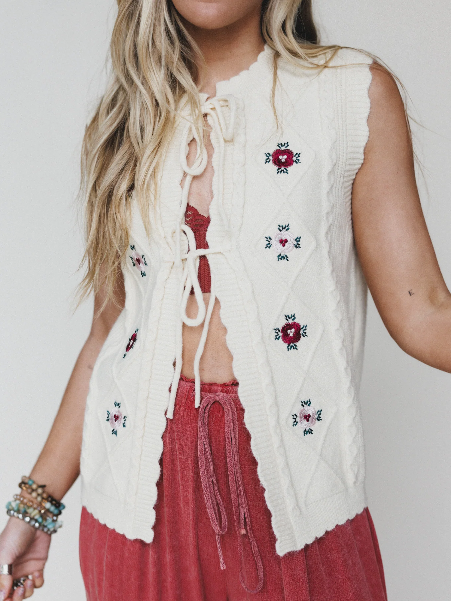 The Nest Lovely Florals Knit Vest - Cream - Image 2