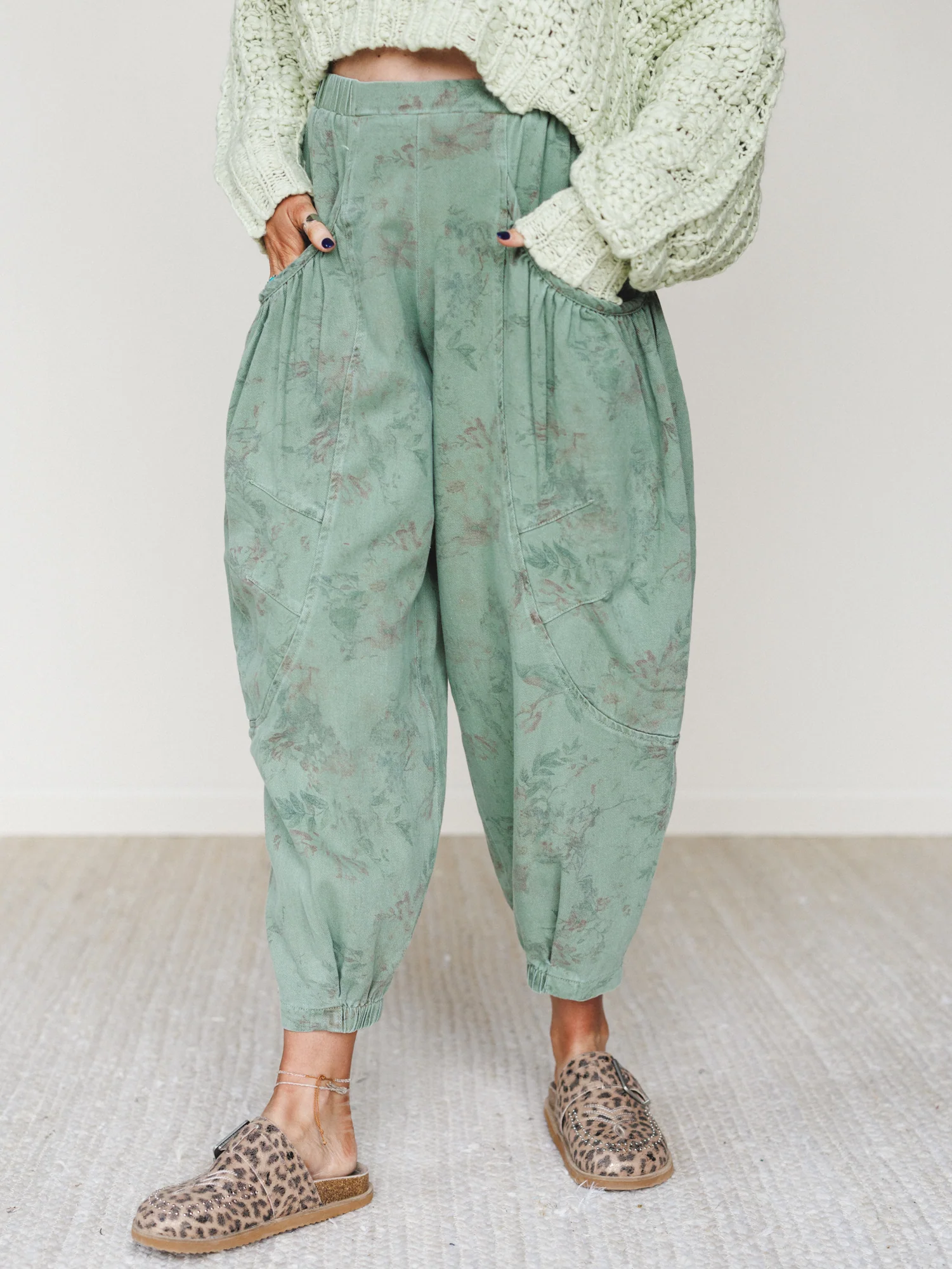 The Nest Nora Gathered Barrel Denim Pant - Olive Floral