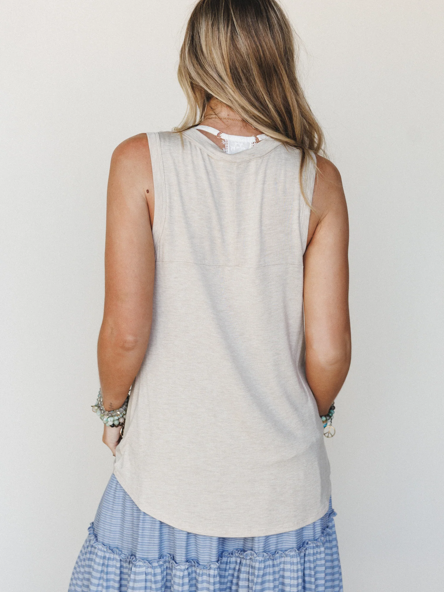 The Nest Shelli Henley Tank Top - Heather Oatmeal - Image 4