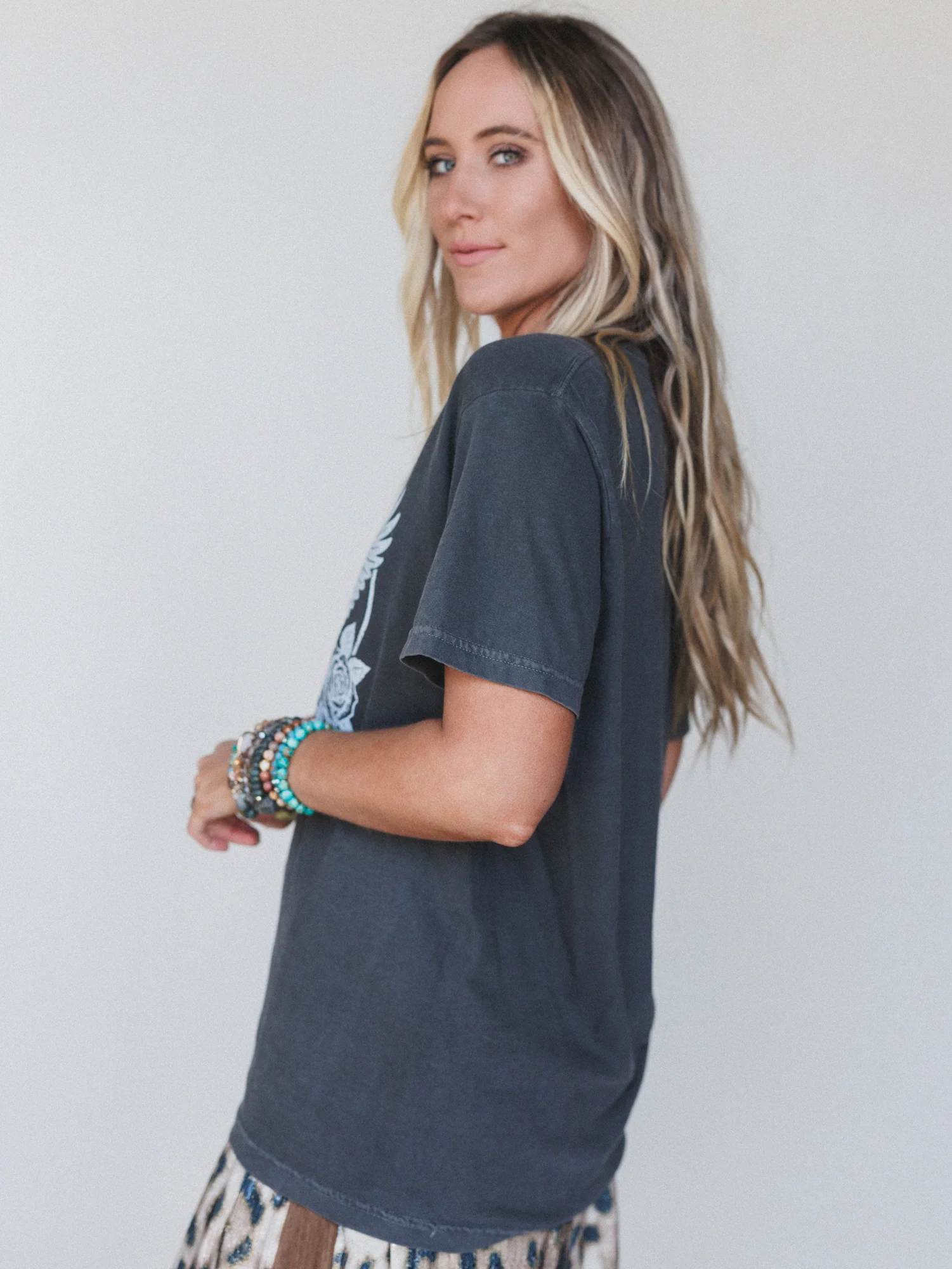 The Nest Soaring Romance Graphic Tee - Pepper - Image 3