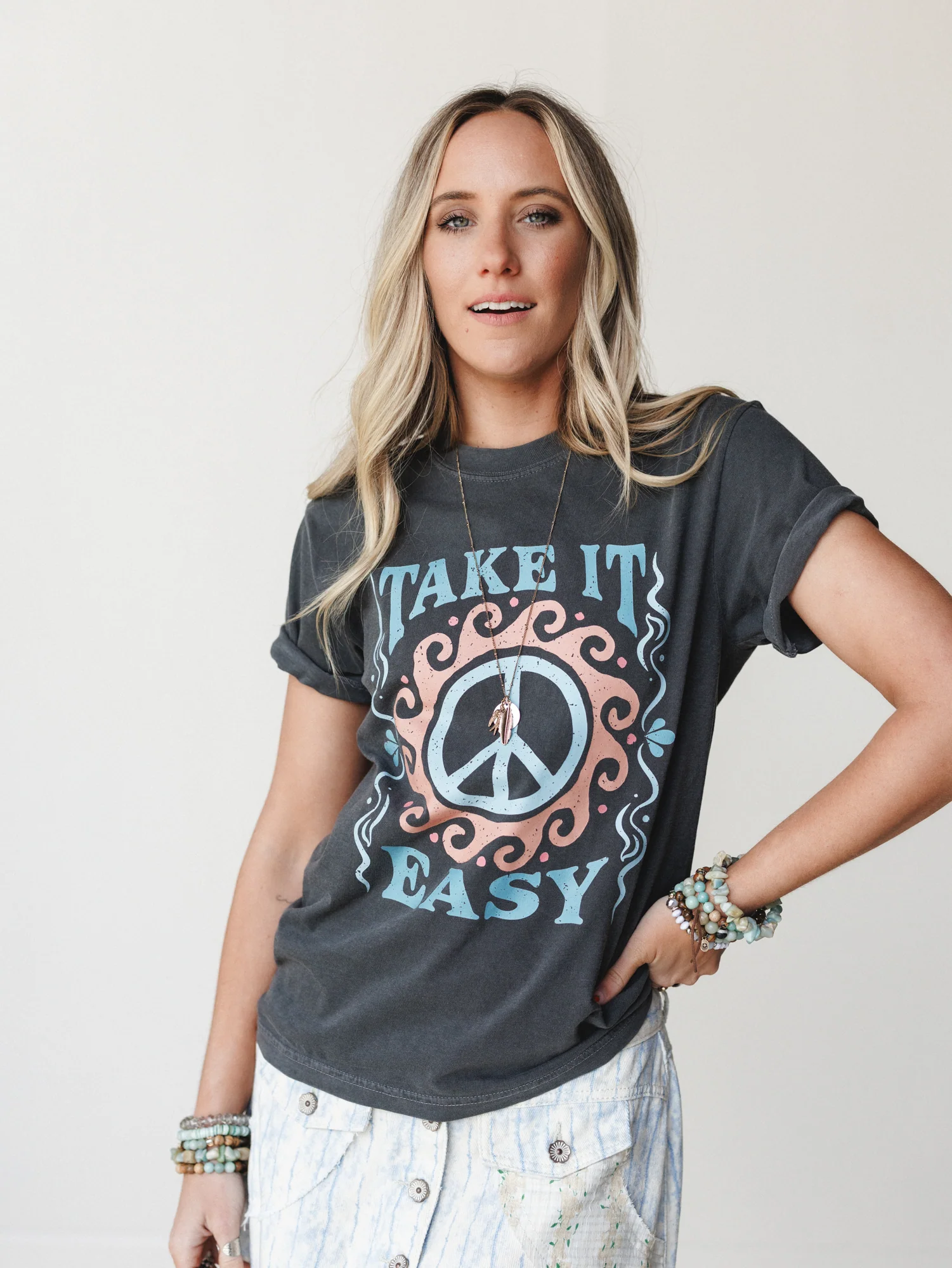 The Nest Take It Easy Graphic Tee - Pepper
