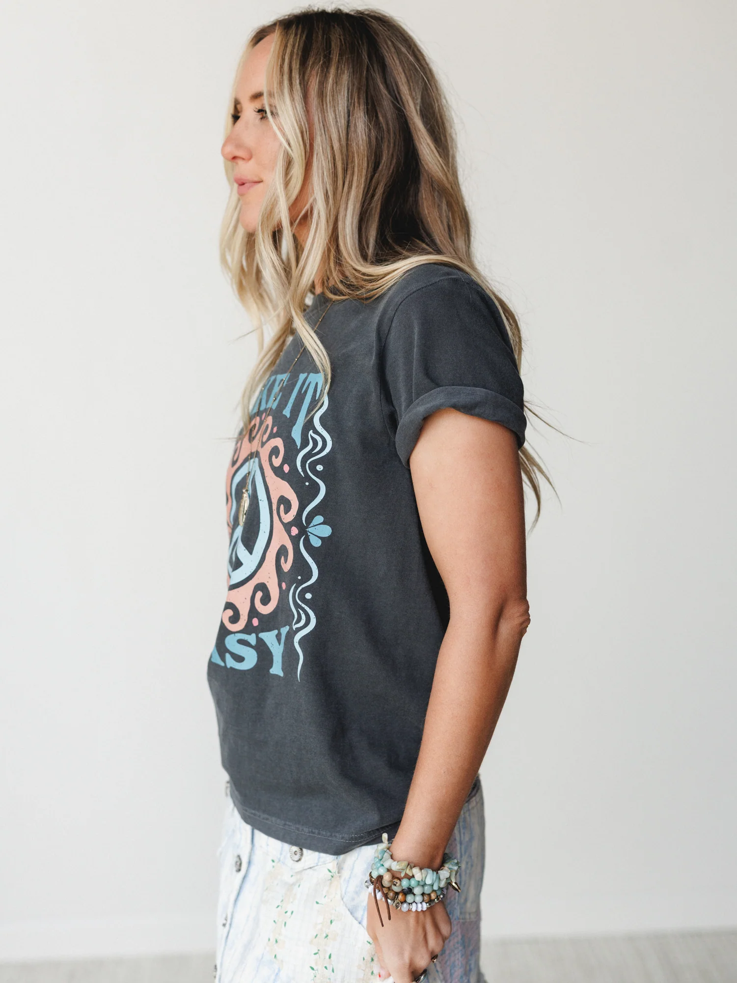 The Nest Take It Easy Graphic Tee - Pepper - Image 3
