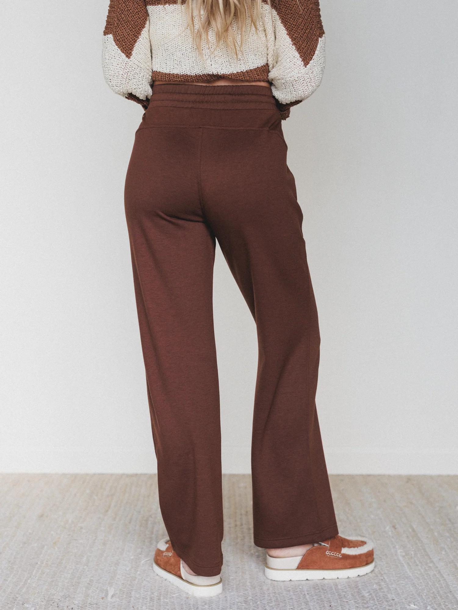 Warm Hug Sweatpants - Brown - Image 4